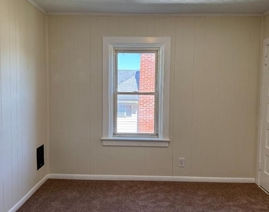102 S Hess Street - Photo Thumbnail 5