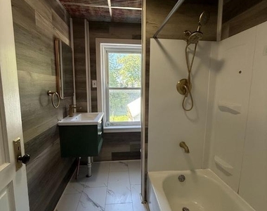 102 S Hess Street - Photo Thumbnail 7
