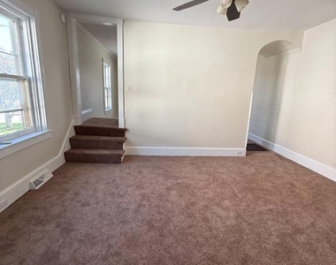 102 S Hess Street - Photo Thumbnail 2