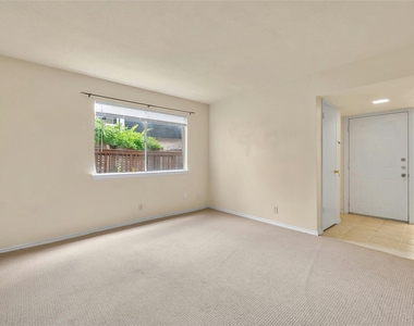 2316 Montclaire St - Photo Thumbnail 6