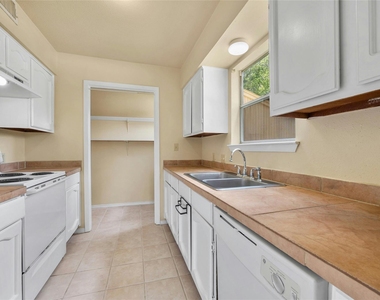 2316 Montclaire St - Photo Thumbnail 16