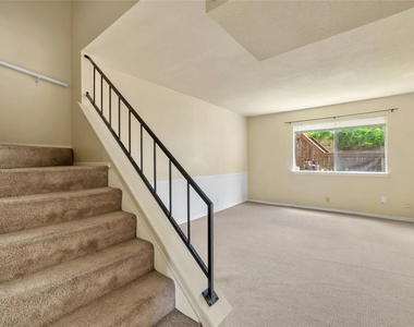2316 Montclaire St - Photo Thumbnail 7
