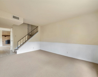 2316 Montclaire St - Photo Thumbnail 5