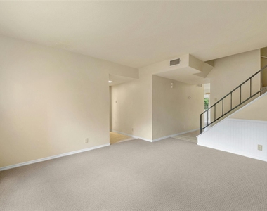 2316 Montclaire St - Photo Thumbnail 4