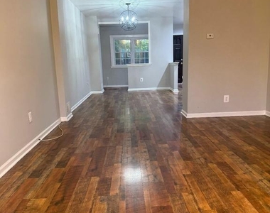 7164 Ruskin - Photo Thumbnail 1