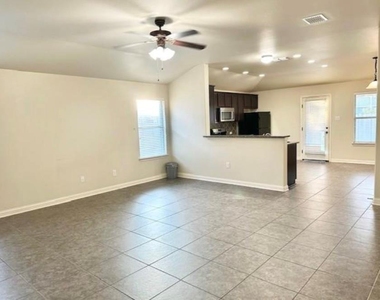 319 Serene Hollow Ln - Photo Thumbnail 8