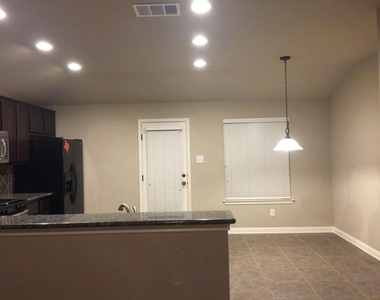 319 Serene Hollow Ln - Photo Thumbnail 7