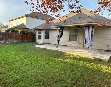 319 Serene Hollow Ln - Photo Thumbnail 4