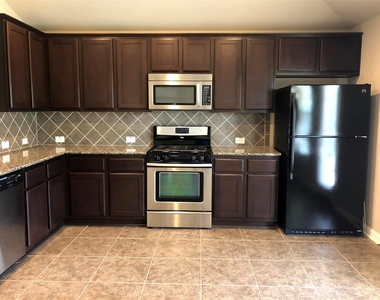 319 Serene Hollow Ln - Photo Thumbnail 6