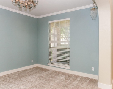 3006 Covington Pl - Photo Thumbnail 5