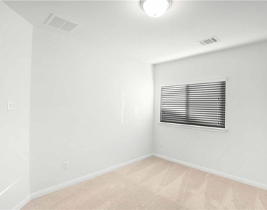 586 Evening Star Dr - Photo Thumbnail 18