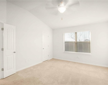 586 Evening Star Dr - Photo Thumbnail 7