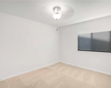 586 Evening Star Dr - Photo Thumbnail 17