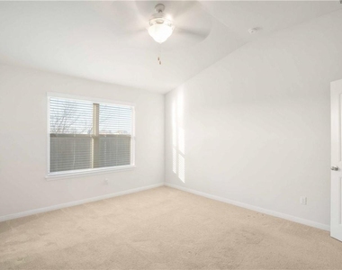 586 Evening Star Dr - Photo Thumbnail 8
