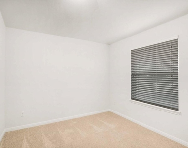 586 Evening Star Dr - Photo Thumbnail 12