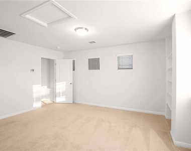 586 Evening Star Dr - Photo Thumbnail 15