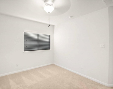 586 Evening Star Dr - Photo Thumbnail 16
