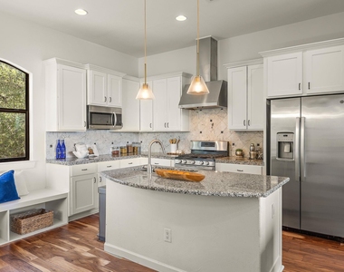 13803 Lakeview Dr - Photo Thumbnail 3