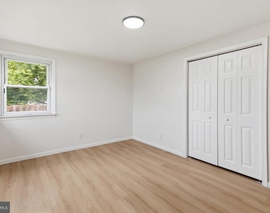 10 E Dartmouth Road - Photo Thumbnail 8