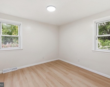 10 E Dartmouth Road - Photo Thumbnail 13