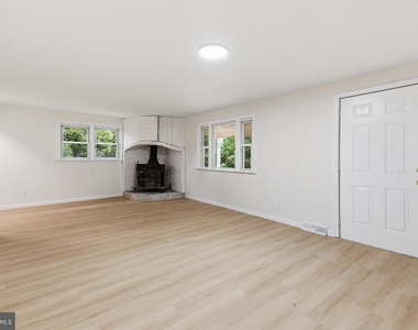 10 E Dartmouth Road - Photo Thumbnail 4