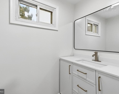 10 E Dartmouth Road - Photo Thumbnail 7