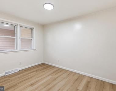 10 E Dartmouth Road - Photo Thumbnail 9
