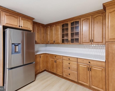 10 E Dartmouth Road - Photo Thumbnail 1