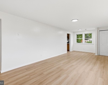10 E Dartmouth Road - Photo Thumbnail 6