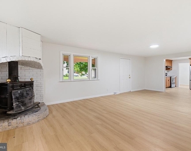 10 E Dartmouth Road - Photo Thumbnail 3