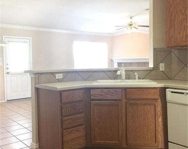 2001 Angelique Ct - Photo Thumbnail 10