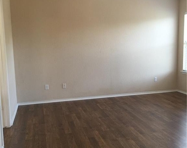 2001 Angelique Ct - Photo Thumbnail 11