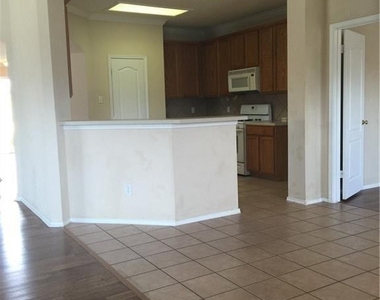 2001 Angelique Ct - Photo Thumbnail 8