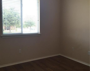 2001 Angelique Ct - Photo Thumbnail 19
