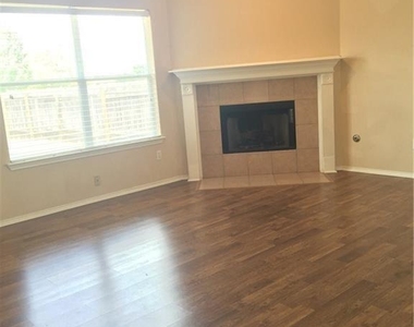2001 Angelique Ct - Photo Thumbnail 6