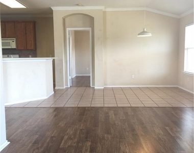 2001 Angelique Ct - Photo Thumbnail 7
