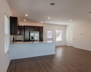 1336 Linwood St - Photo Thumbnail 7