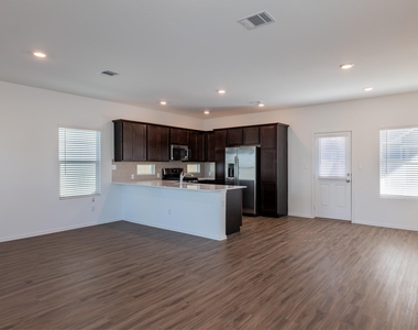 1336 Linwood St - Photo Thumbnail 4