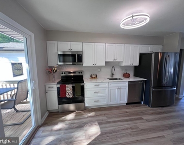 518 Carver Court - Photo Thumbnail 2