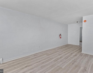 106 Newton Avenue N - Photo Thumbnail 5