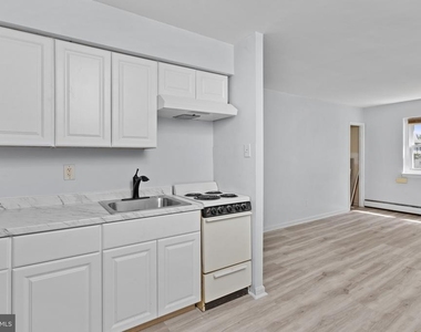 106 Newton Avenue N - Photo Thumbnail 7