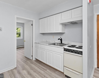 106 Newton Avenue N - Photo Thumbnail 6