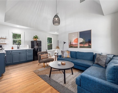 1503 Drake Ave - Photo Thumbnail 3