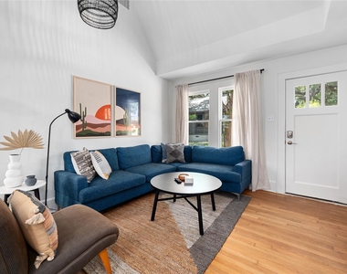 1503 Drake Ave - Photo Thumbnail 8