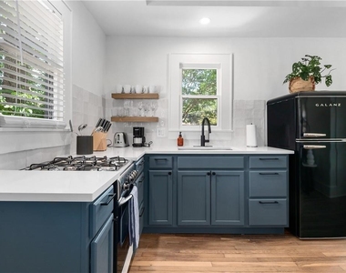 1503 Drake Ave - Photo Thumbnail 5