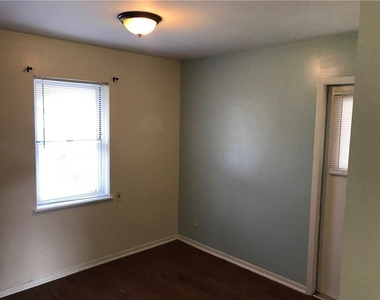 7513 East Crest Dr - Photo Thumbnail 4