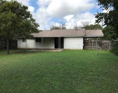 7513 East Crest Dr - Photo Thumbnail 16