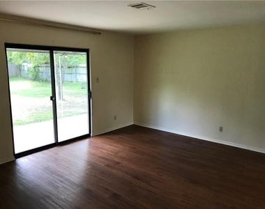 7513 East Crest Dr - Photo Thumbnail 2