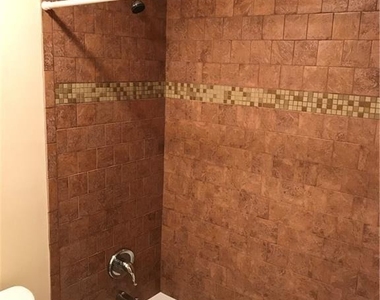 7513 East Crest Dr - Photo Thumbnail 8