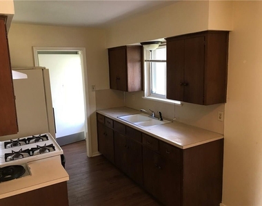 7513 East Crest Dr - Photo Thumbnail 5